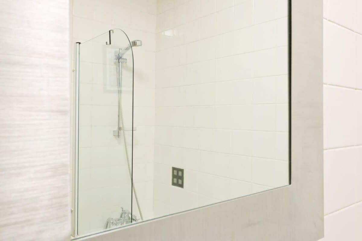 Unique & Homely Suite With Own Access 布里斯托 外观 照片