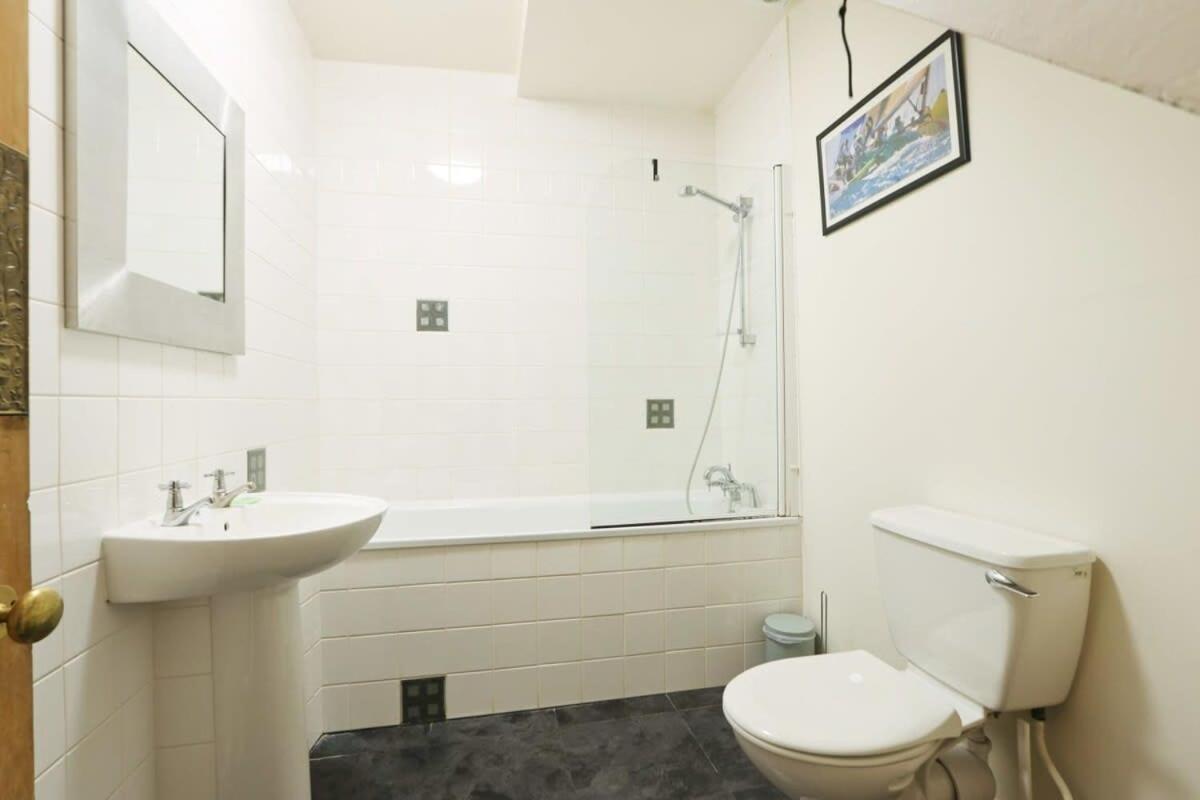 Unique & Homely Suite With Own Access 布里斯托 外观 照片